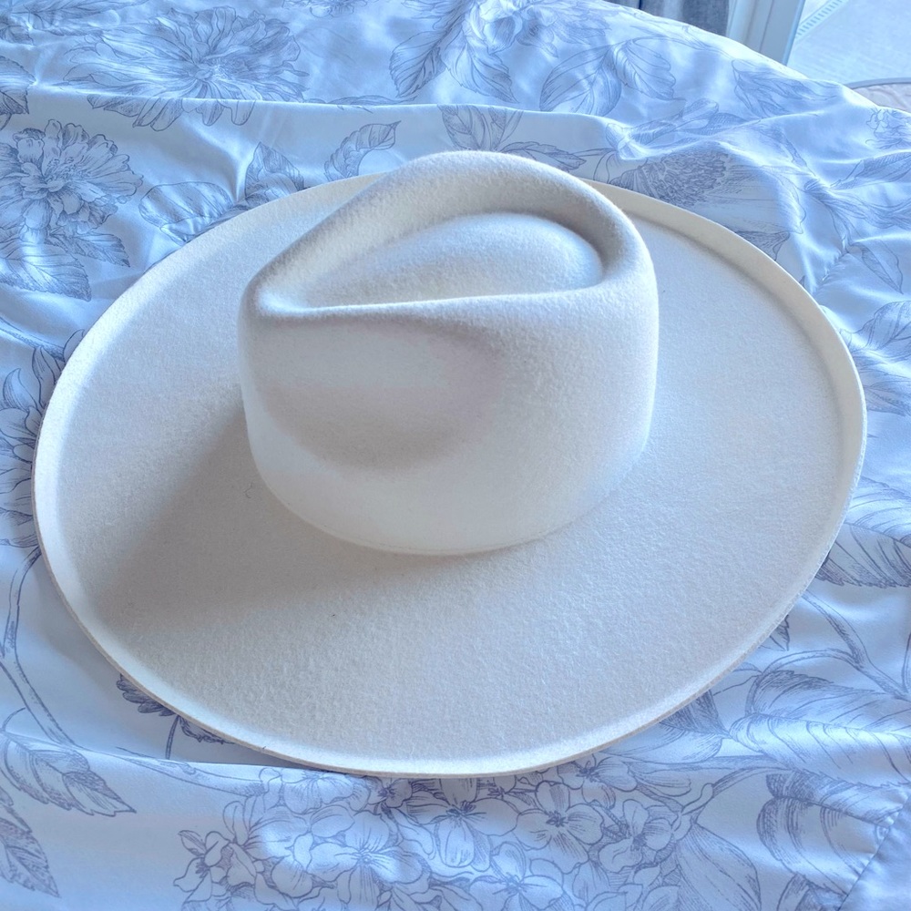 Lack of Color hat, size Small, Off White